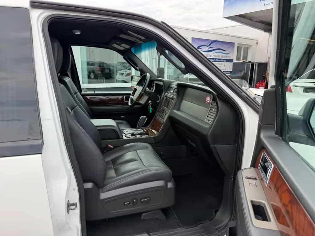 Lincoln Navigator Stretch Limo 14 Personen 01/2012-photo-13