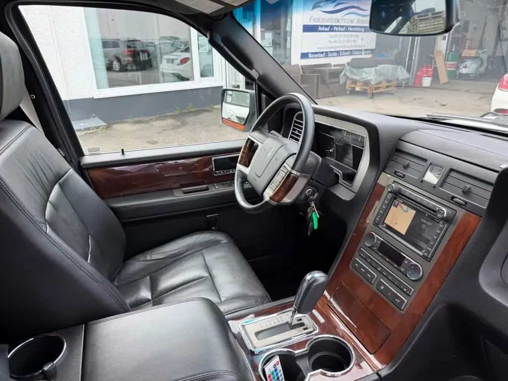 Lincoln Navigator Stretch Limo 14 Personen 01/2012-photo-22
