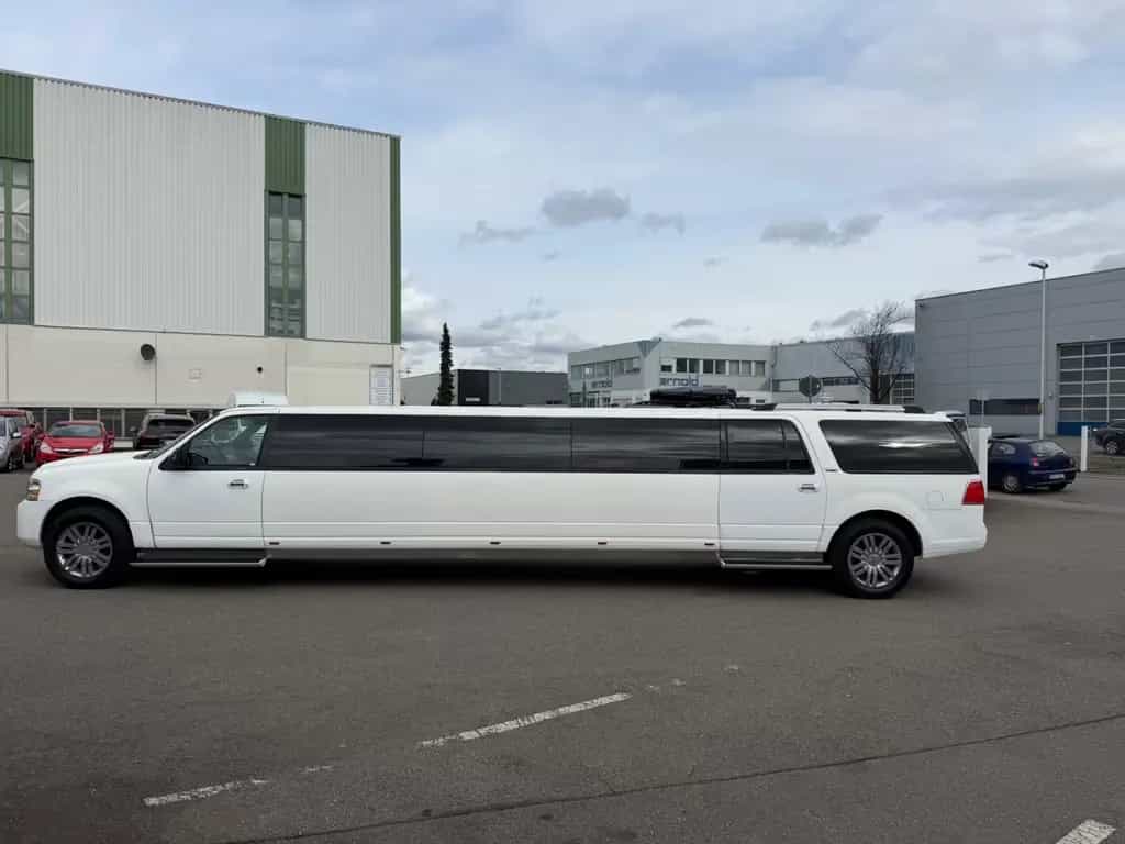 Lincoln Navigator Stretch Limo 14 Personen 01/2012-photo-4