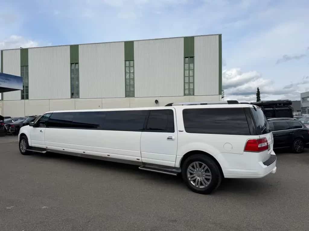 Lincoln Navigator Stretch Limo 14 Personen 01/2012-photo-7