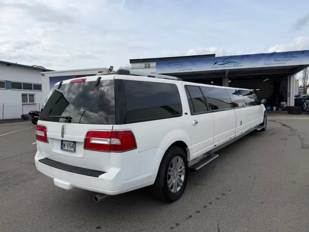 Lincoln Navigator Stretch Limo 14 Personen 01/2012-photo-8