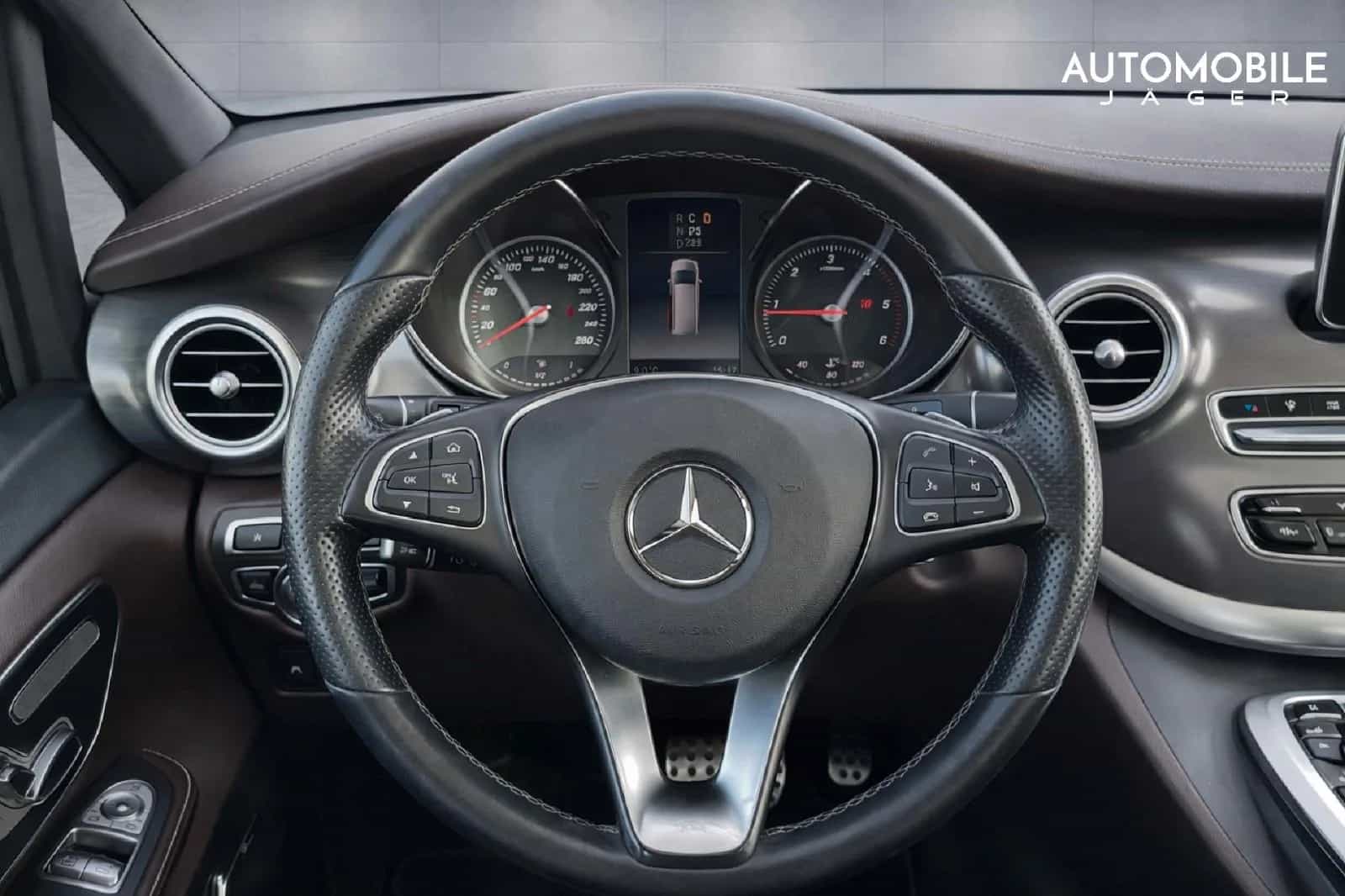 Mercedes-Benz V-Class 250 10/2017-photo-13