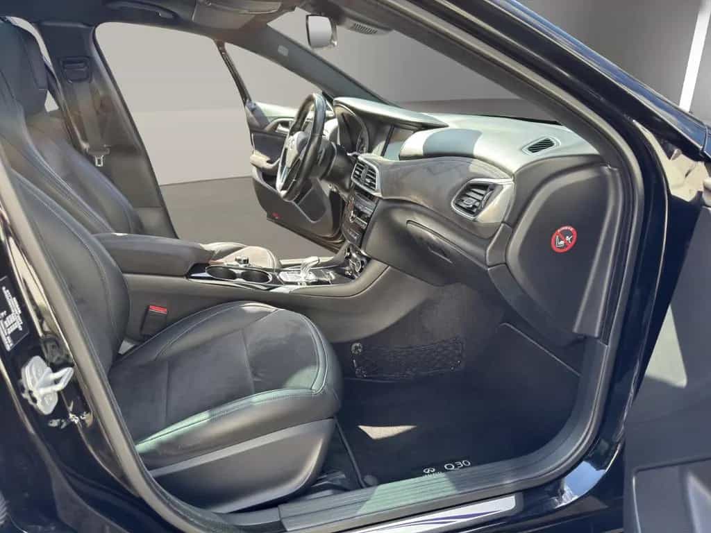 Infiniti Q30 2.0t AWD Sport*DCT*360°*PANORAMA*1 HAND* 05/2017-photo-15
