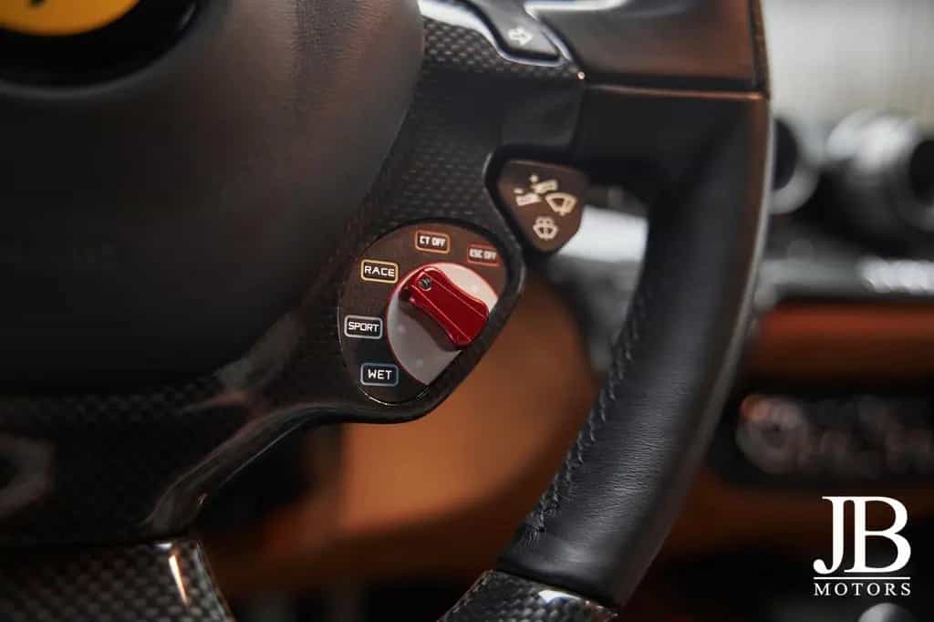 Ferrari F12 Carbon Lift LED Racing Seats Kamera Scuderia 08/2013-photo-40