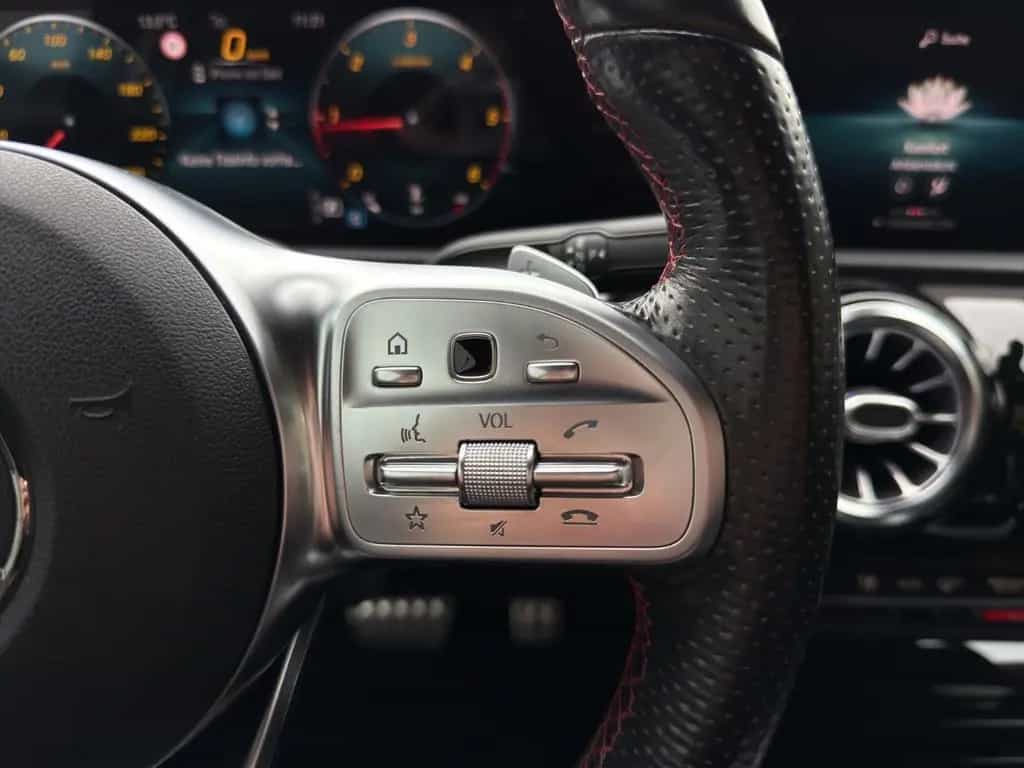 Mercedes-Benz A-Class d Limousine AMG-Line Widescreen~Kam~MBUX 08/2019-photo-19