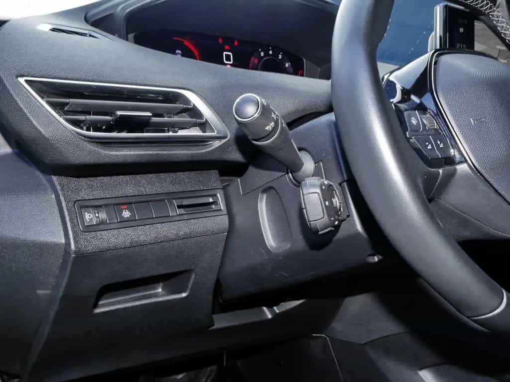 Peugeot 3008 Allure 130 Aut+AHK+Klima+Einparkhilfe+Tempo 02/2022-photo-11