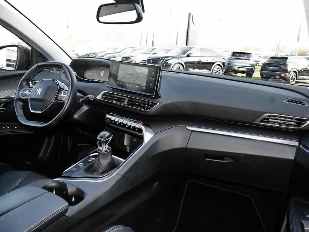 Peugeot 3008 Allure 130 Aut+AHK+Klima+Einparkhilfe+Tempo 02/2022-photo-3