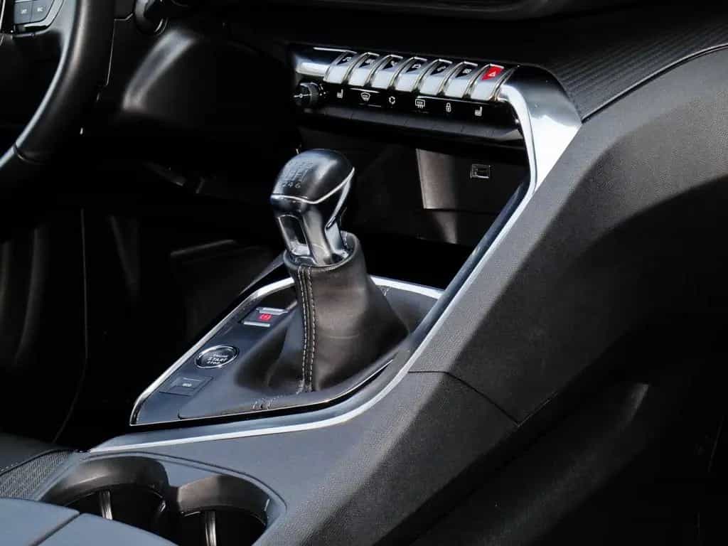 Peugeot 3008 Allure 130 Aut+AHK+Klima+Einparkhilfe+Tempo 02/2022-photo-5