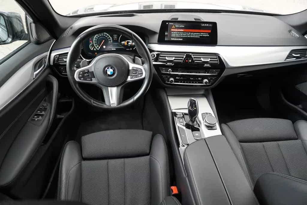 BMW 520 d xDrive Sport Line LED Navi ACC Kamera PDC 01/2019-photo-10