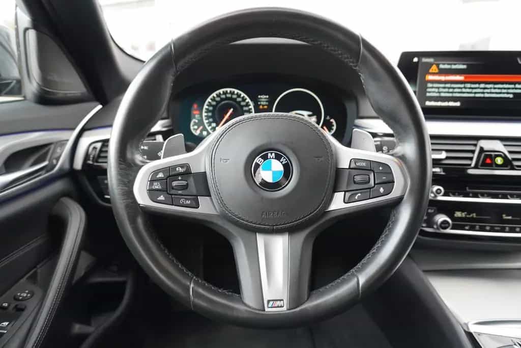 BMW 520 d xDrive Sport Line LED Navi ACC Kamera PDC 01/2019-photo-11