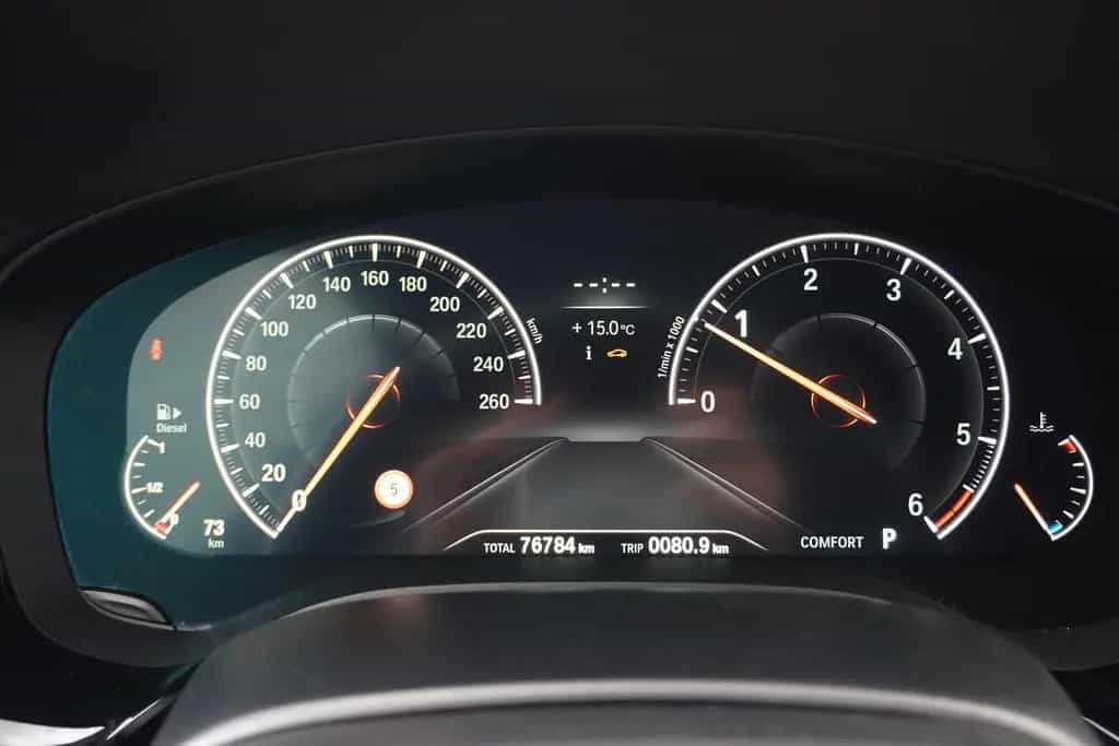 BMW 520 d xDrive Sport Line LED Navi ACC Kamera PDC 01/2019-photo-12
