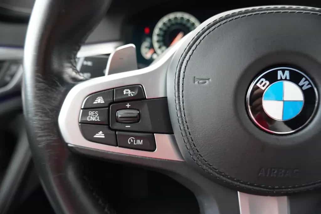 BMW 520 d xDrive Sport Line LED Navi ACC Kamera PDC 01/2019-photo-13