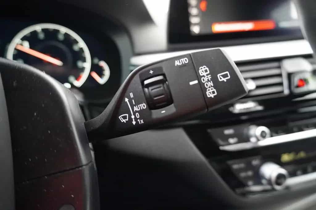 BMW 520 d xDrive Sport Line LED Navi ACC Kamera PDC 01/2019-photo-16