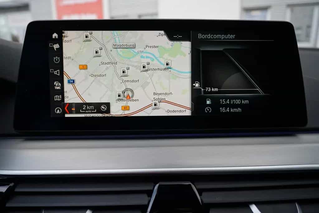 BMW 520 d xDrive Sport Line LED Navi ACC Kamera PDC 01/2019-photo-18