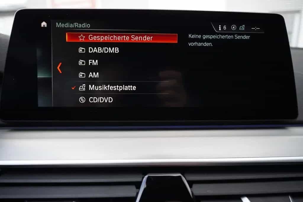 BMW 520 d xDrive Sport Line LED Navi ACC Kamera PDC 01/2019-photo-19
