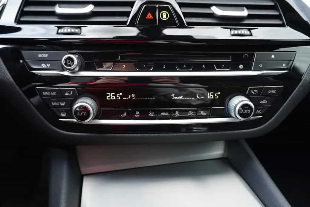 BMW 520 d xDrive Sport Line LED Navi ACC Kamera PDC 01/2019-photo-20