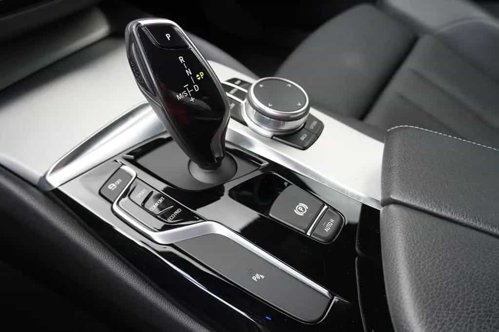 BMW 520 d xDrive Sport Line LED Navi ACC Kamera PDC 01/2019-photo-21