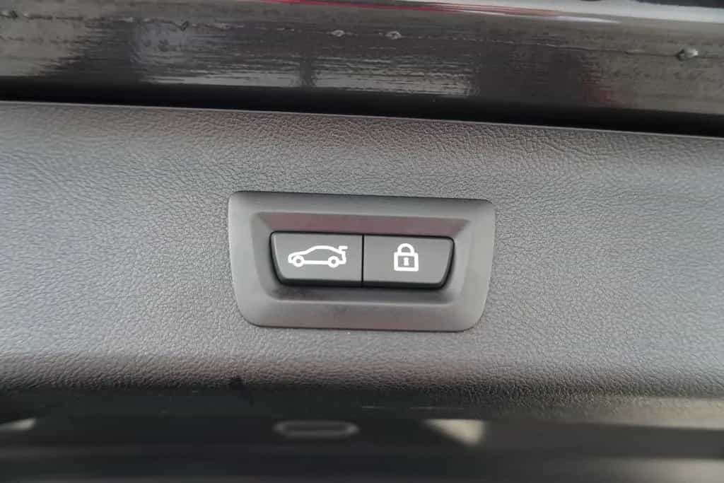 BMW 520 d xDrive Sport Line LED Navi ACC Kamera PDC 01/2019-photo-28