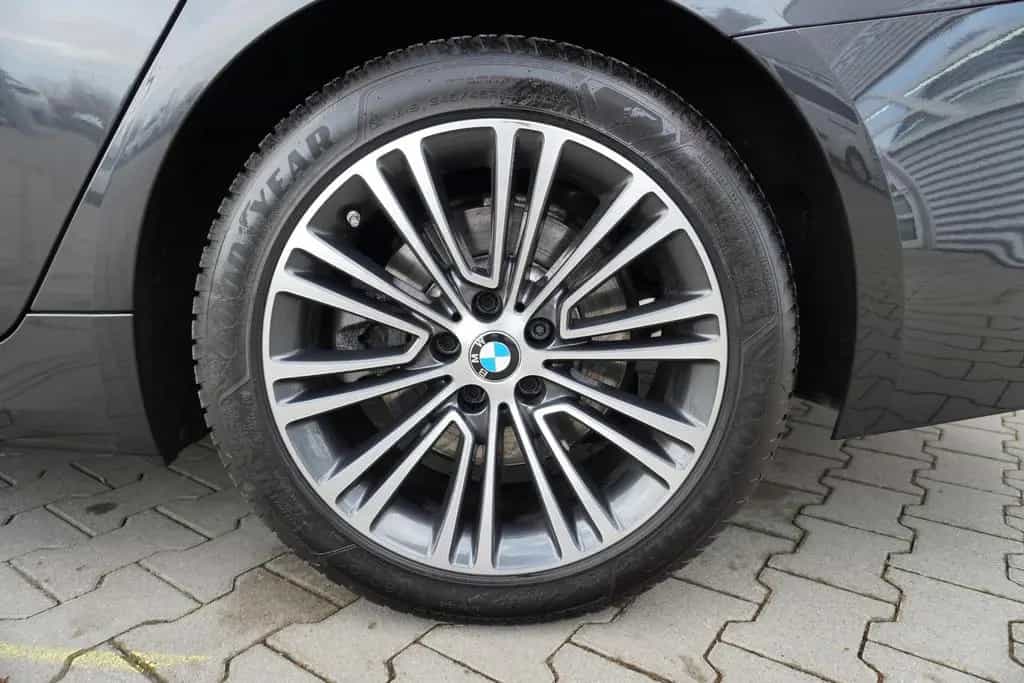 BMW 520 d xDrive Sport Line LED Navi ACC Kamera PDC 01/2019-photo-29