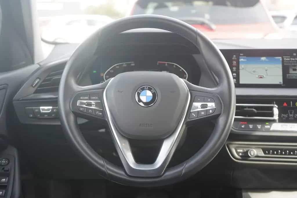 BMW 118 i Advantage LED Navi Sitzheizung Tempomat DAB 08/2022-photo-19