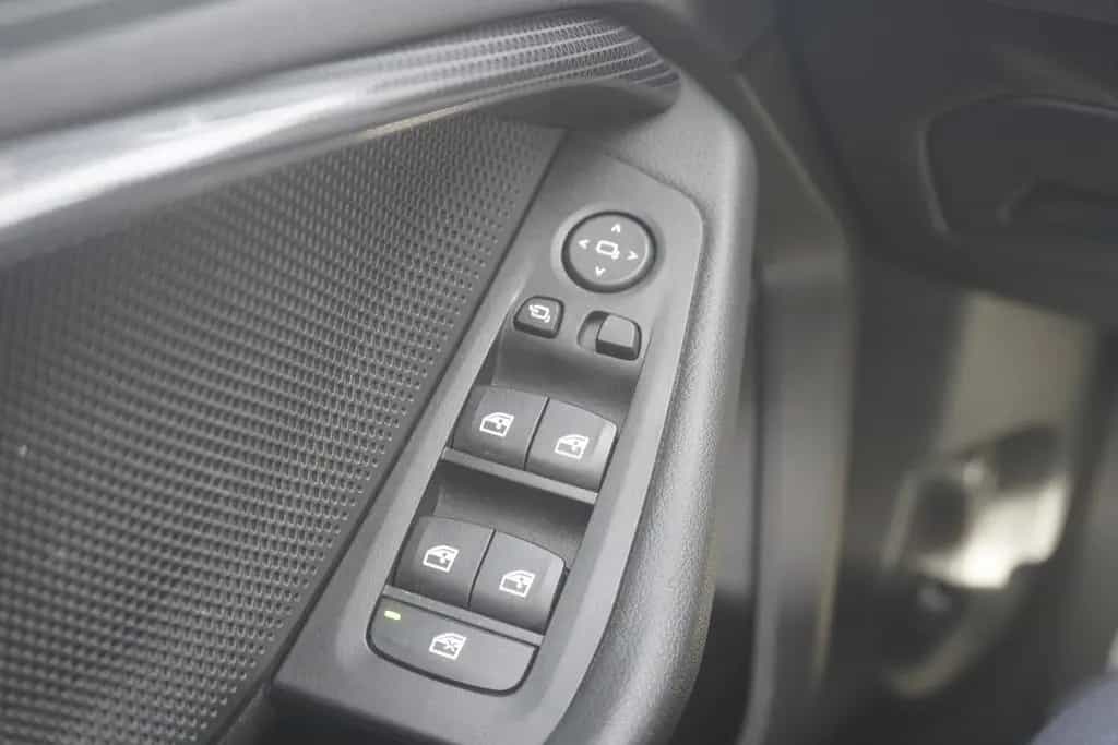 BMW 118 i Advantage LED Navi Sitzheizung Tempomat DAB 08/2022-photo-26