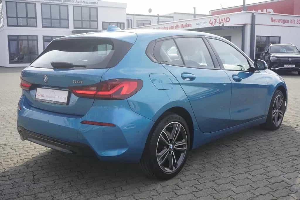 BMW 118 i Advantage LED Navi Sitzheizung Tempomat DAB 08/2022-photo-4