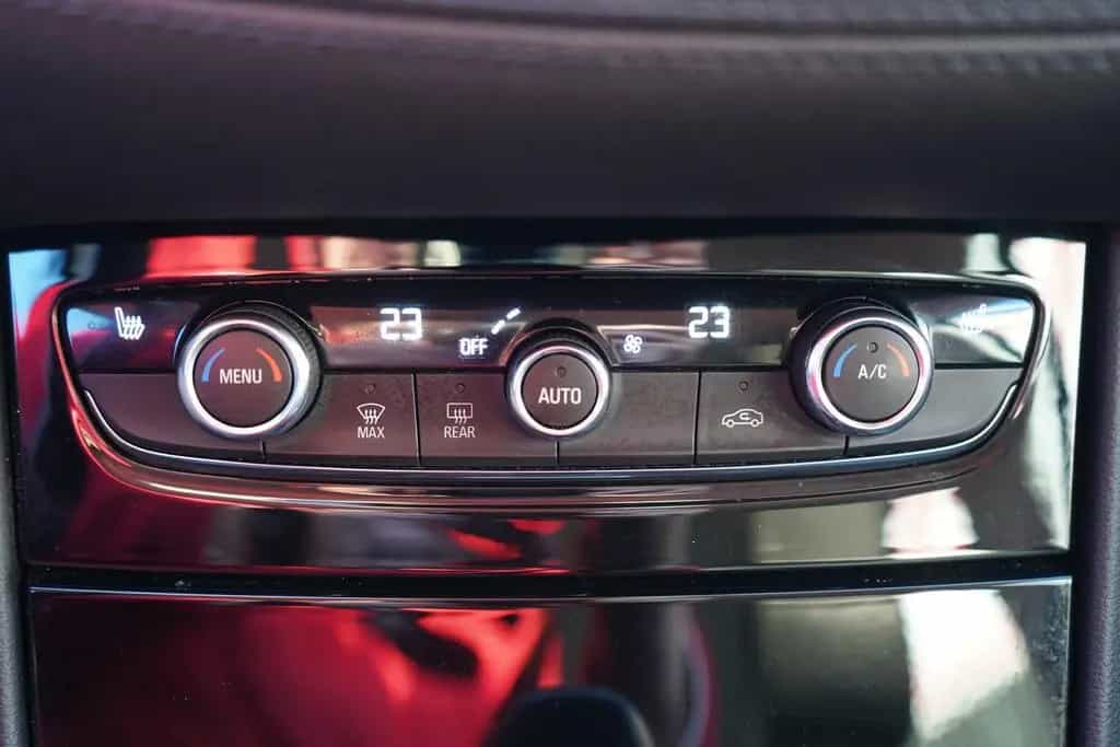 Opel Grandland X 1.2 Turbo Innovation LED Navi Kamera 11/2020-photo-16