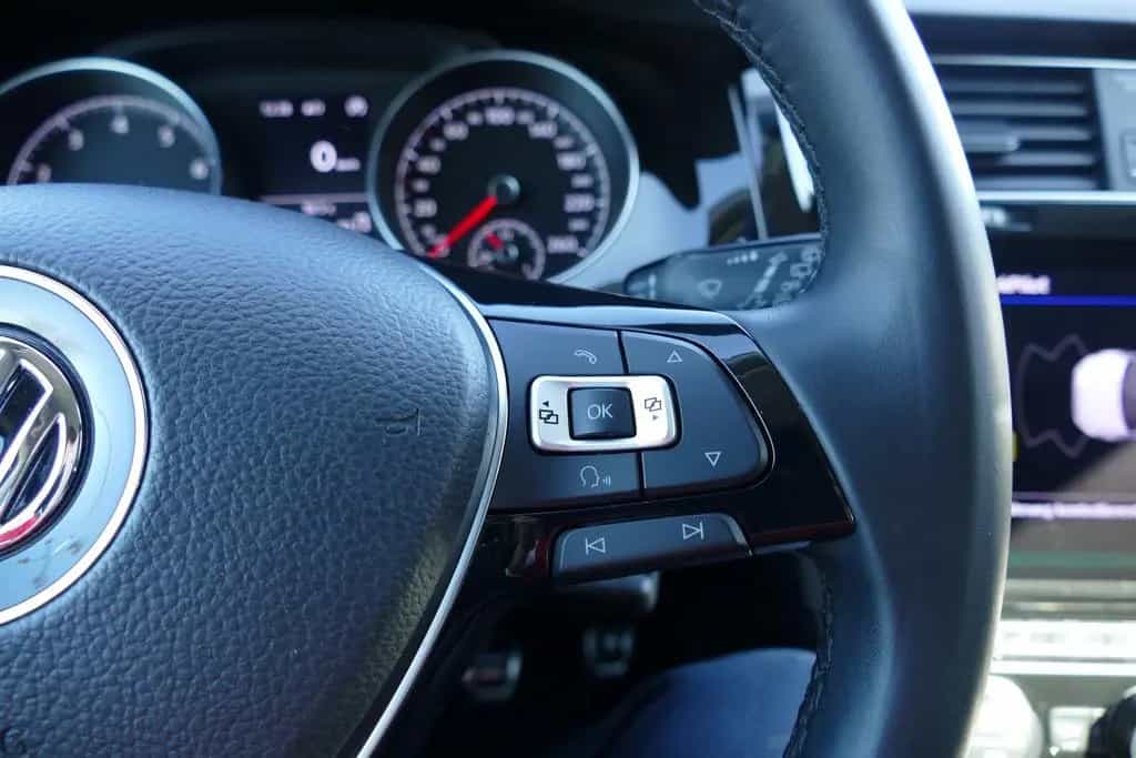 Volkswagen Golf VII 1.5 TSI Sound LED Navi AHK Sitzheizung 11/2017-photo-11