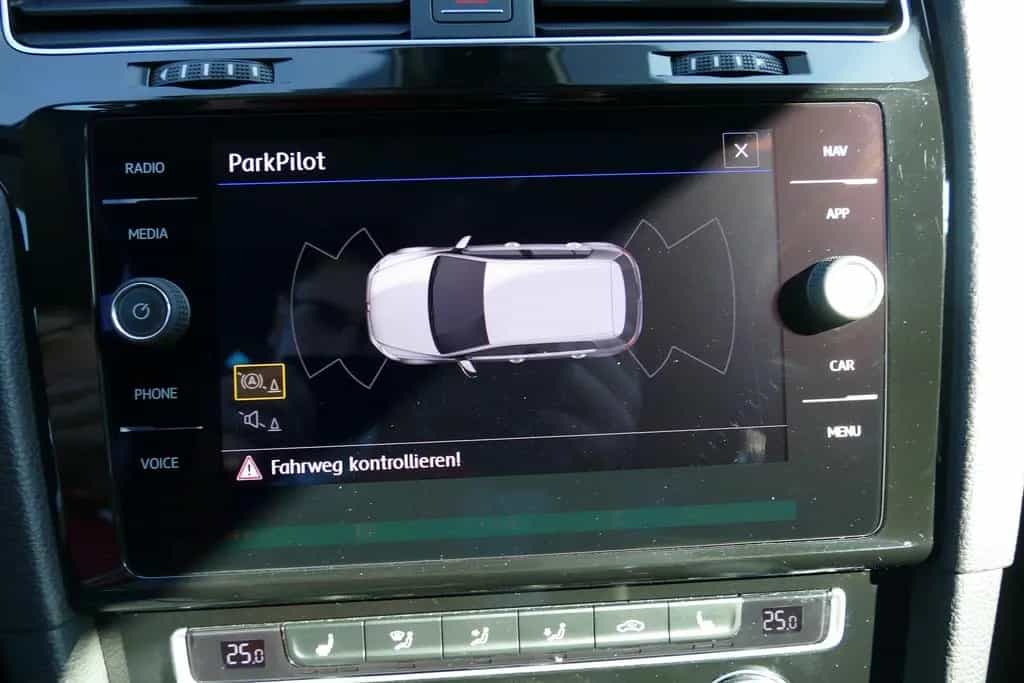 Volkswagen Golf VII 1.5 TSI Sound LED Navi AHK Sitzheizung 11/2017-photo-15