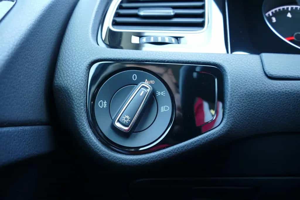 Volkswagen Golf VII 1.5 TSI Sound LED Navi AHK Sitzheizung 11/2017-photo-24