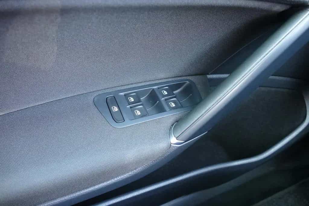 Volkswagen Golf VII 1.5 TSI Sound LED Navi AHK Sitzheizung 11/2017-photo-25