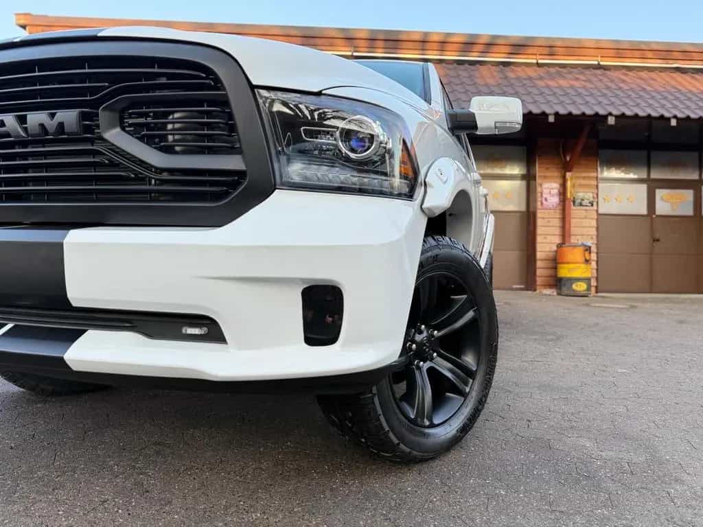 Dodge RAM V8*4X4*SPORT*AHK*OFFROAD*LIFT*GARANTIE*SERVICE 12/2021-photo-2