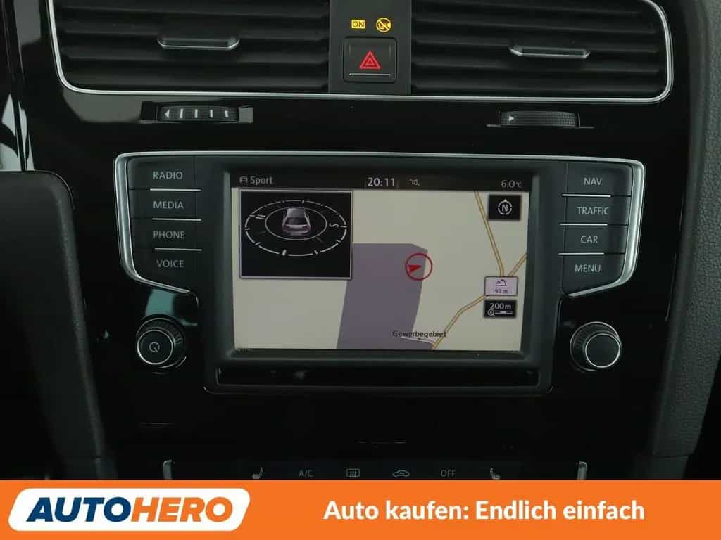 Volkswagen Golf 04/2016-photo-20