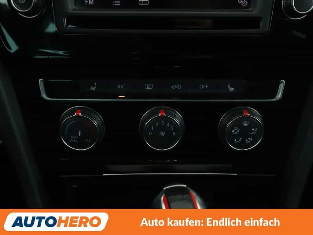 Volkswagen Golf 04/2016-photo-22
