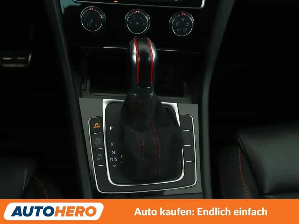 Volkswagen Golf 04/2016-photo-23
