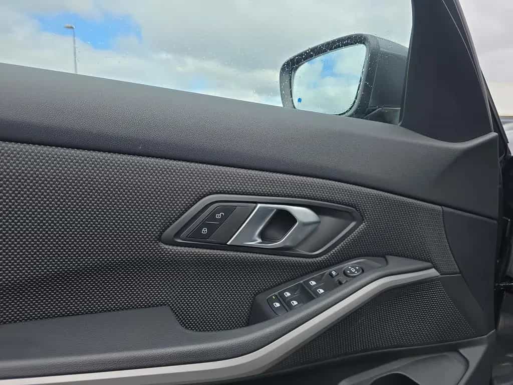 BMW 320 i Limousine Advantage Head-Up DAB WLAN Shz 08/2021-photo-12