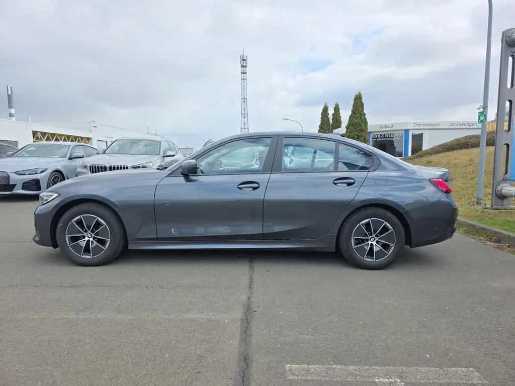BMW 320 i Limousine Advantage Head-Up DAB WLAN Shz 08/2021-photo-3