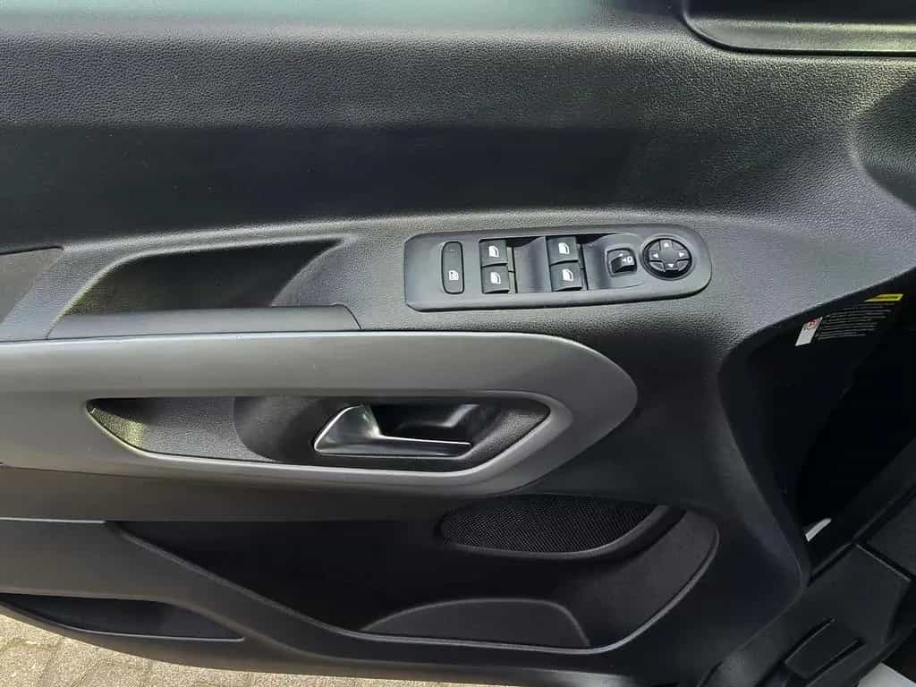 Toyota Proace City Verso 1.2 12V Turbo KAT 06/2021-photo-23
