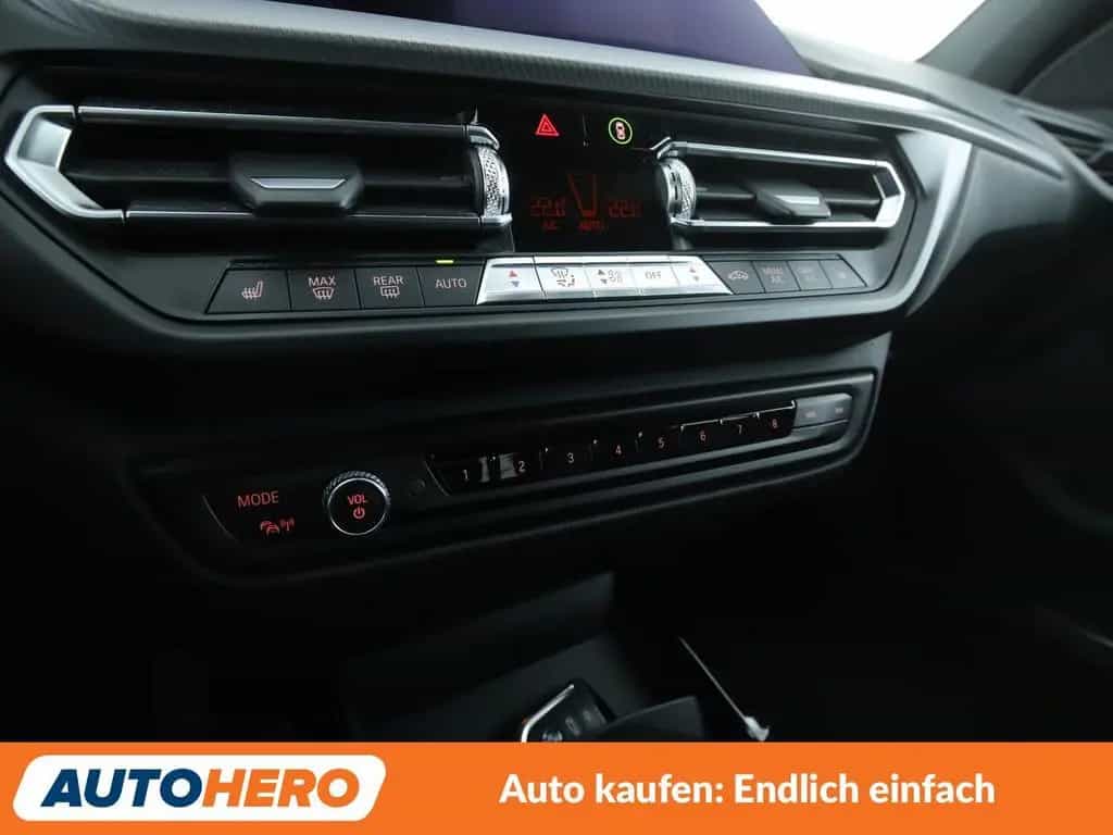 BMW 1 Series 118i M Sport Aut.*NAVI*LED*PDC*SHZ*ALU*TEMPO* 11/2019-photo-23