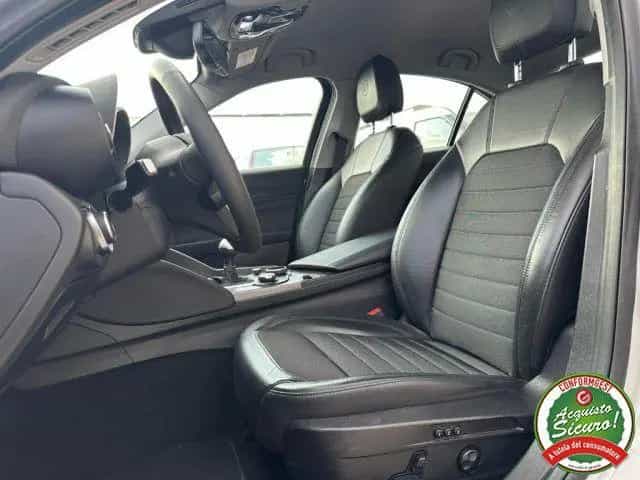 Alfa Romeo Giulia ROMEO Giulia 2.2 Turbodiesel 180 CV Super 08/2017-photo-4