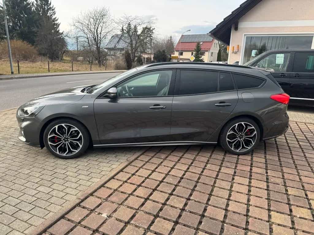 Ford Focus Turnier ST-Line 07/2019-photo-1