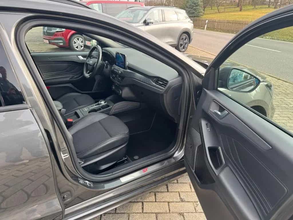 Ford Focus Turnier ST-Line 07/2019-photo-13
