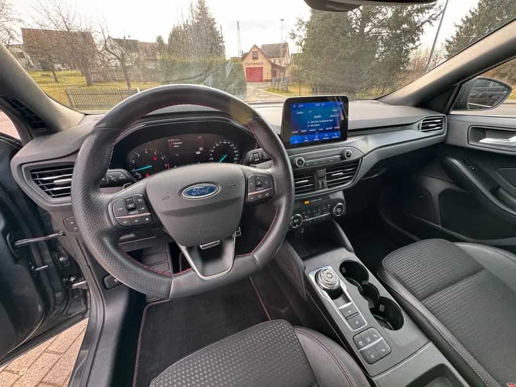 Ford Focus Turnier ST-Line 07/2019-photo-16