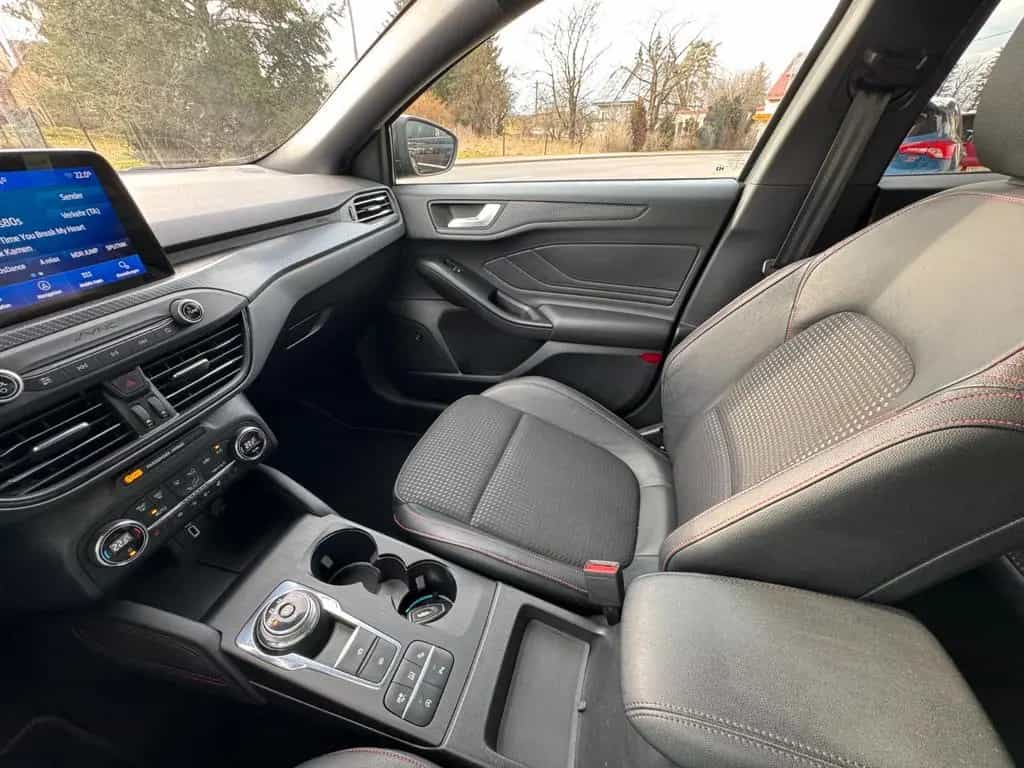 Ford Focus Turnier ST-Line 07/2019-photo-29