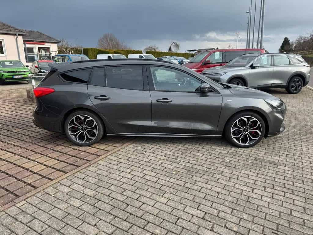 Ford Focus Turnier ST-Line 07/2019-photo-5