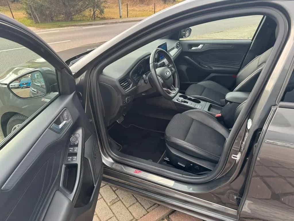 Ford Focus Turnier ST-Line 07/2019-photo-8