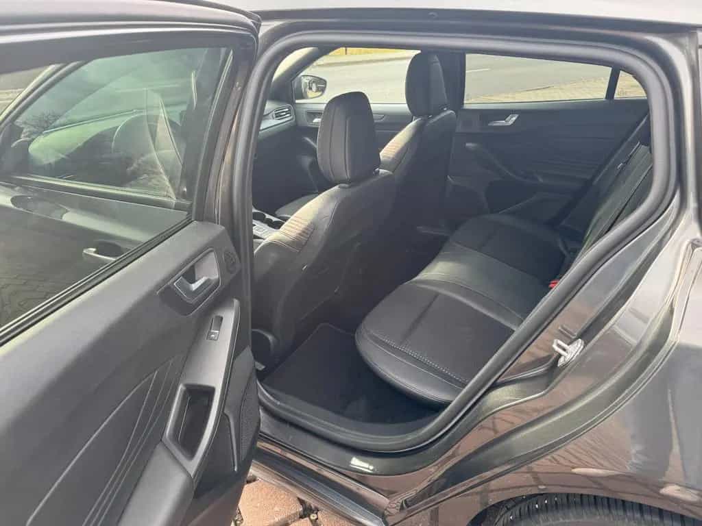 Ford Focus Turnier ST-Line 07/2019-photo-9