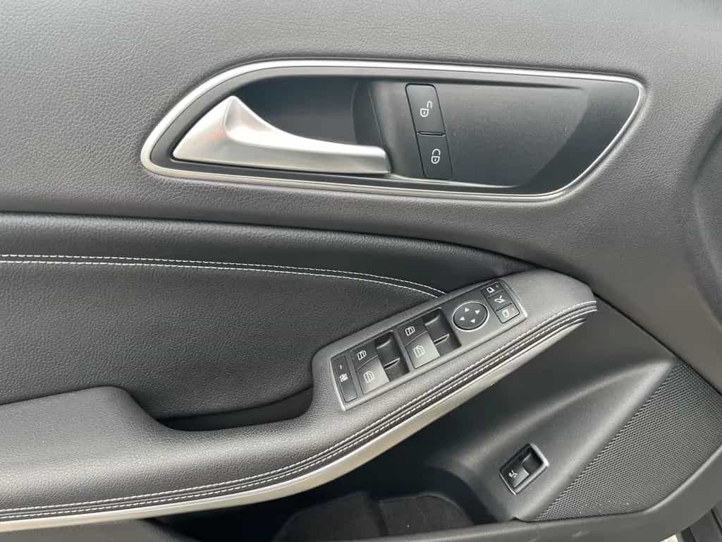 Mercedes-Benz GLA 250 19" Urban 4Matic AHK Kamera Navi 11/2018-photo-13