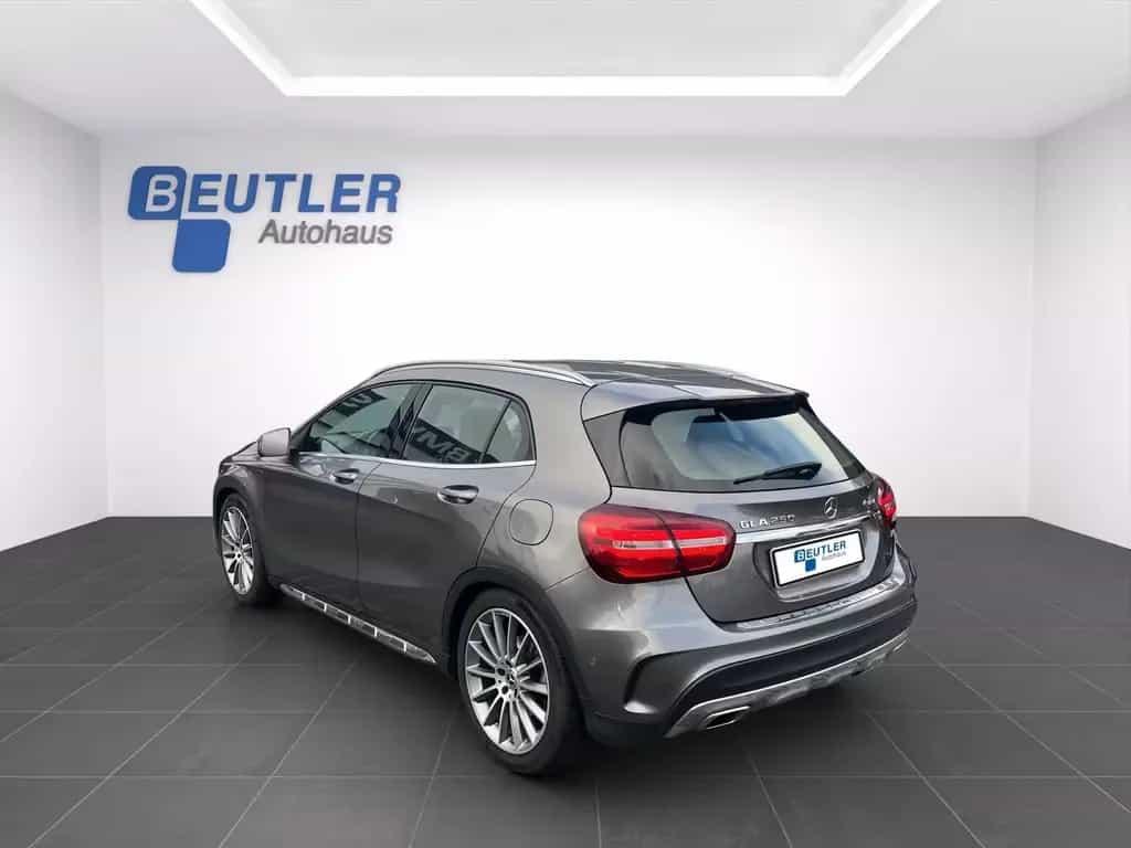 Mercedes-Benz GLA 250 19" Urban 4Matic AHK Kamera Navi 11/2018-photo-2