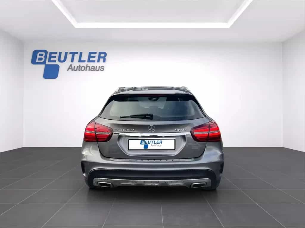 Mercedes-Benz GLA 250 19" Urban 4Matic AHK Kamera Navi 11/2018-photo-4